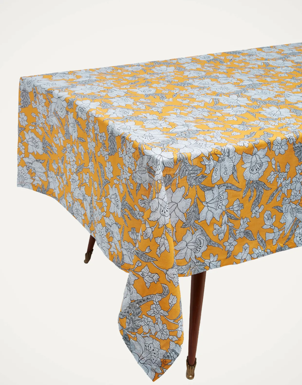 Large TableclothLilium Zafferano in Linen