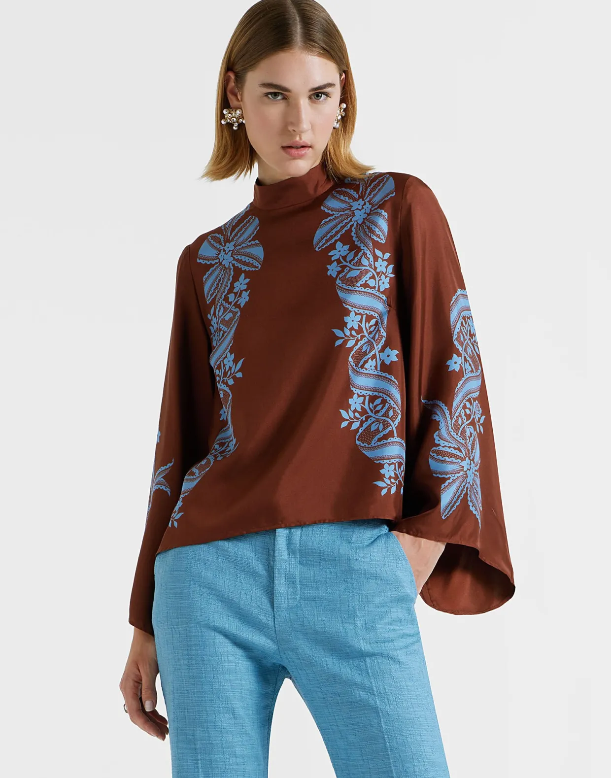 Make An Exit TopSignoria Placée Brown in Silk Twill