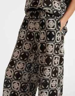 Palazzo PantsMini Tiles Black in Macram&eacute;