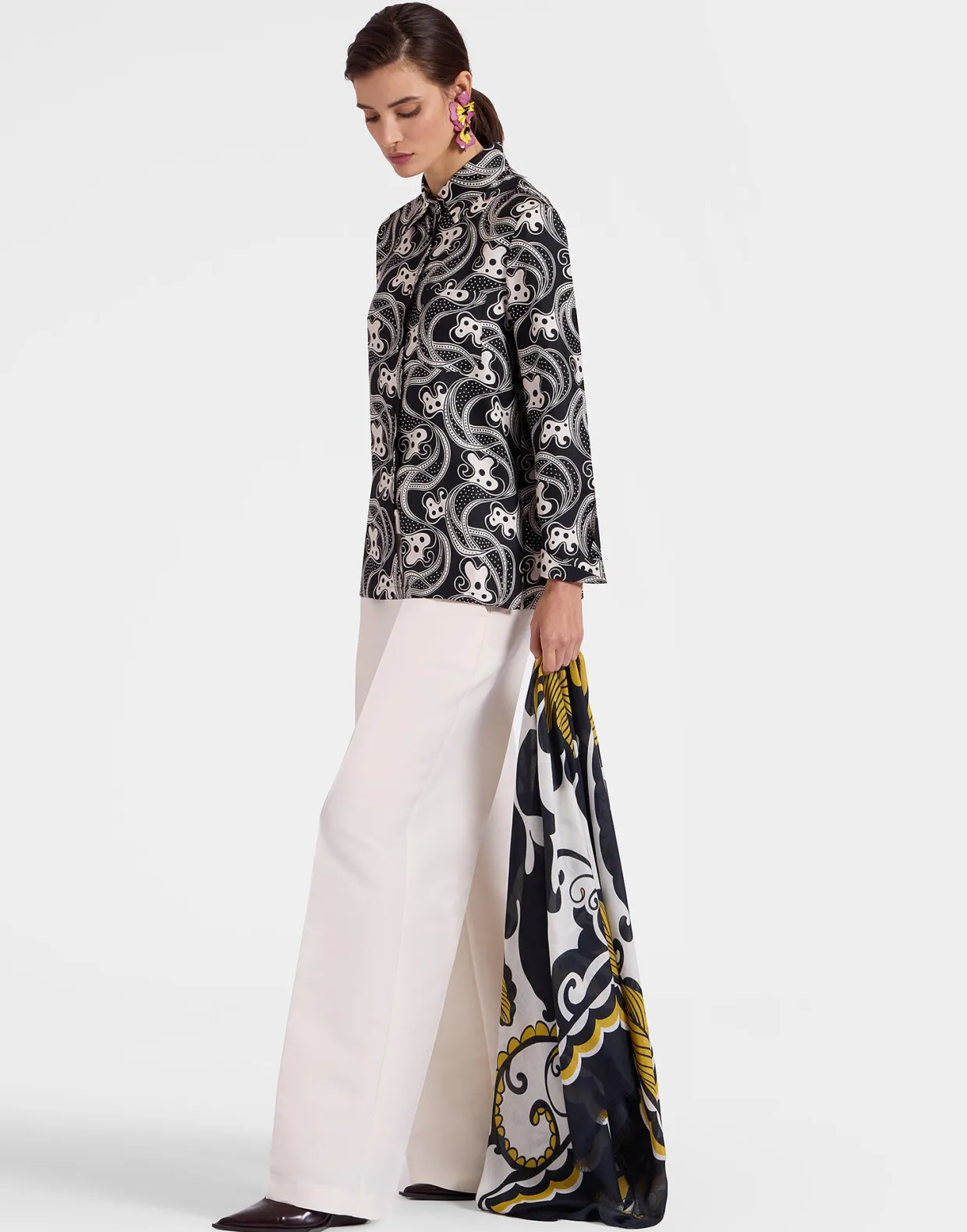 Square ScarfMarea Black & White in Modal Silk